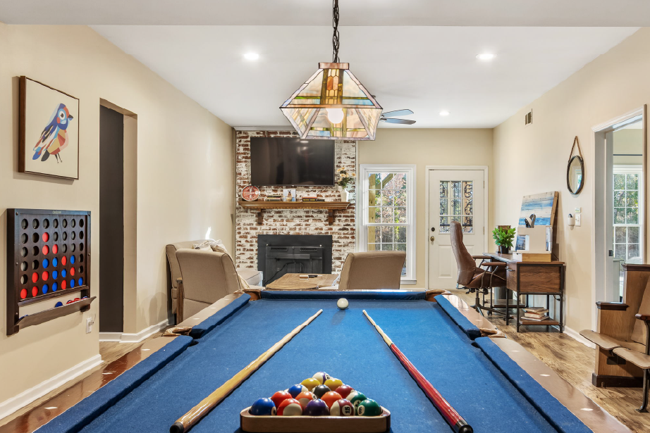 GLOW's STR management property that has a pool table.