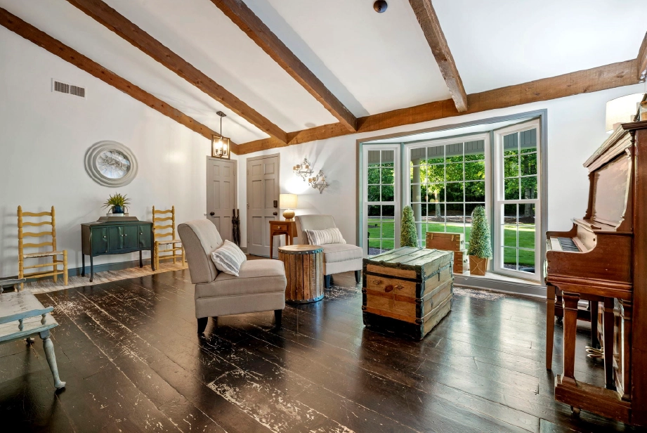 GLOW's before and after renovation of a short-term rental property in Iowa, highlighting owner-led upgrades that improved guest comfort and booking performance.