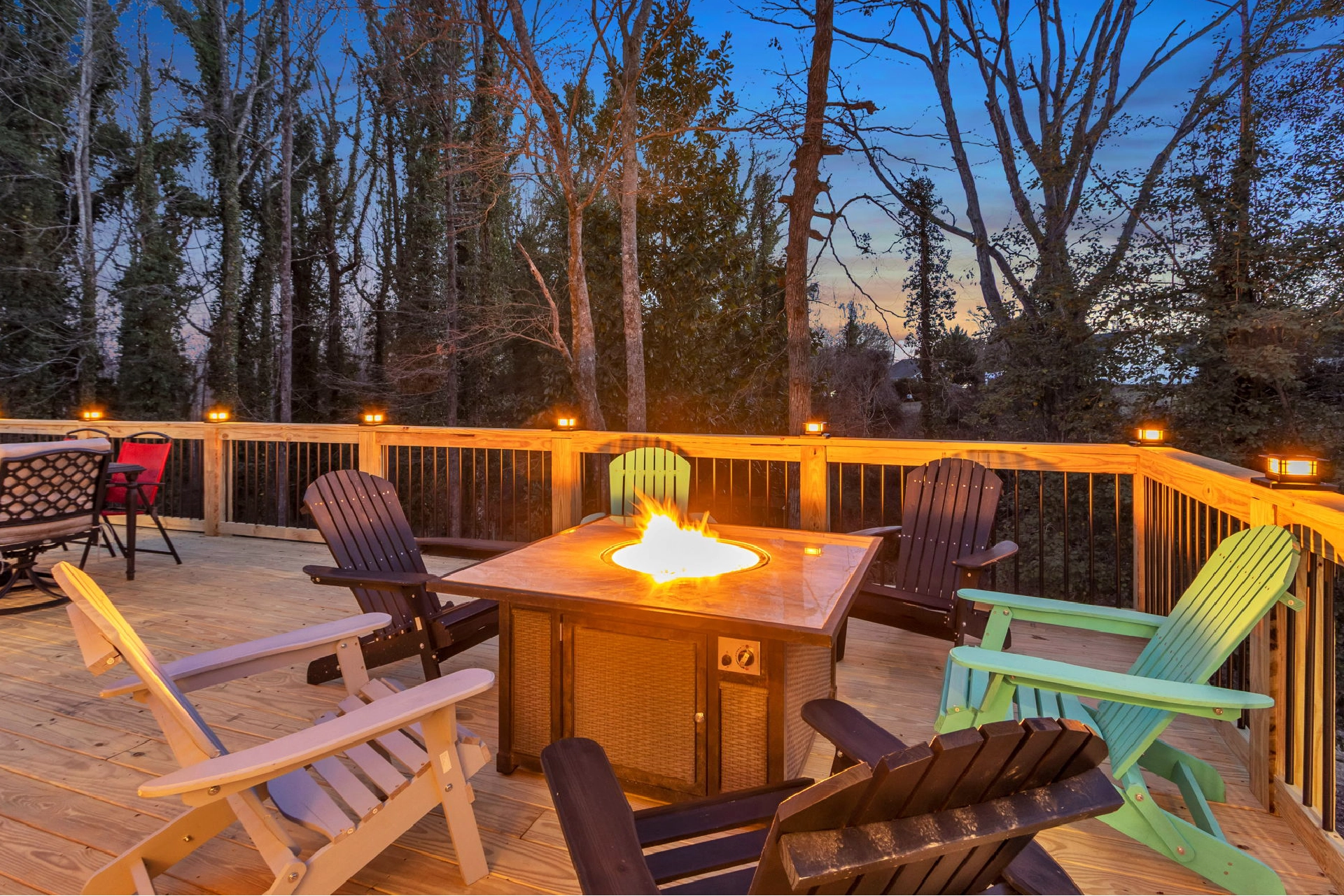 mckenzie-stouffer_website_websize_about_live Image of a back porch fire pit | GLOW Live